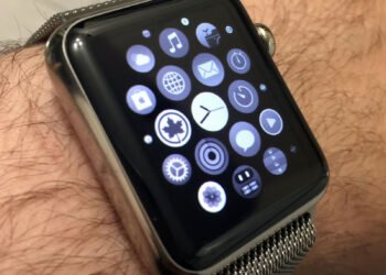 How to Turn ON grayscale mode on Apple Watch