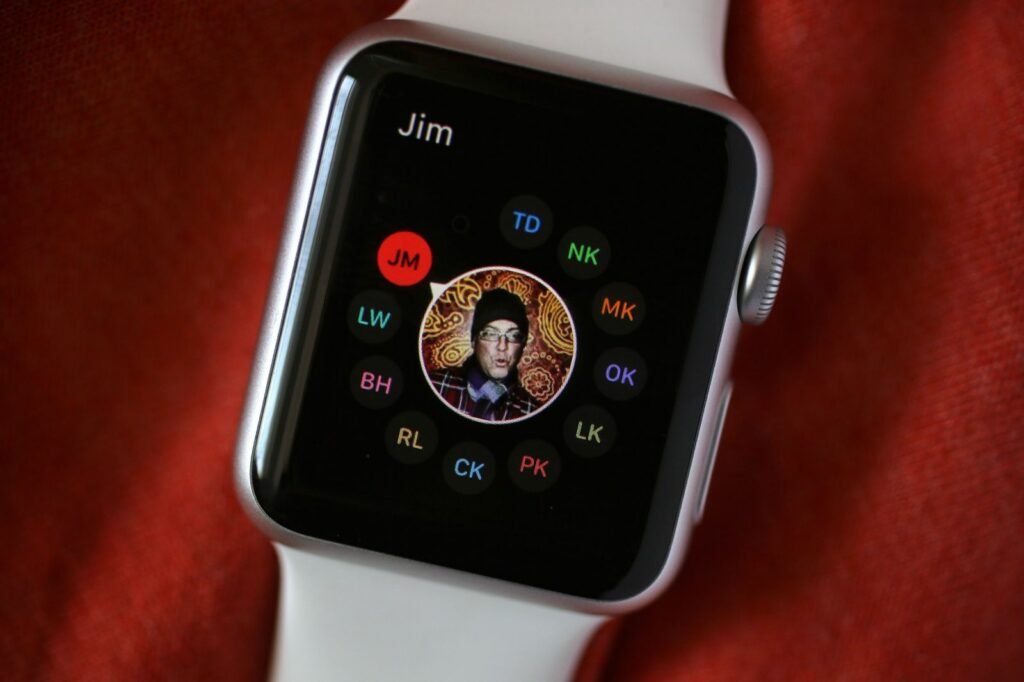How to set up friends on Apple Watch