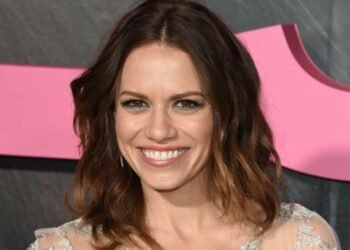 How Bethany Joy Lenz’s ‘One Tree Hill’ co-stars tried to help her escape a cult