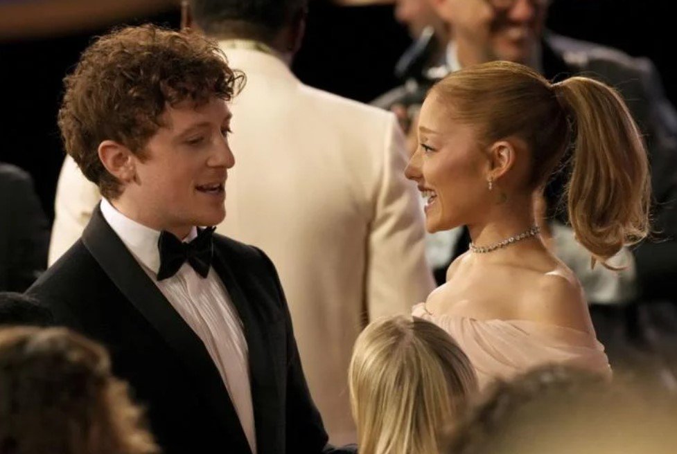 Ariana Grande Ethan Slater SAG Awards 2025