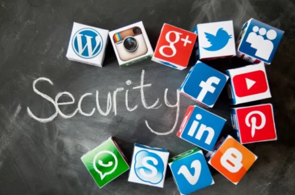Hackers Exploit X’s Grok AI to Spread Hidden Malicious Links 51 social media security
